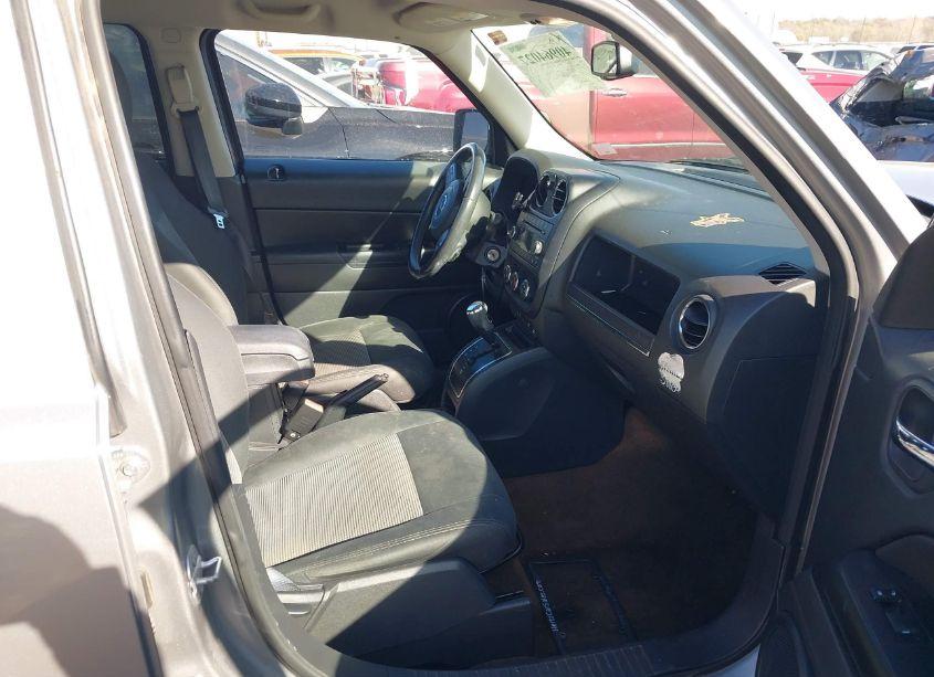 Photo 5 of 2016 Jeep Patriot LATITUDE (VIN 1C4NJPFA1GD647974)