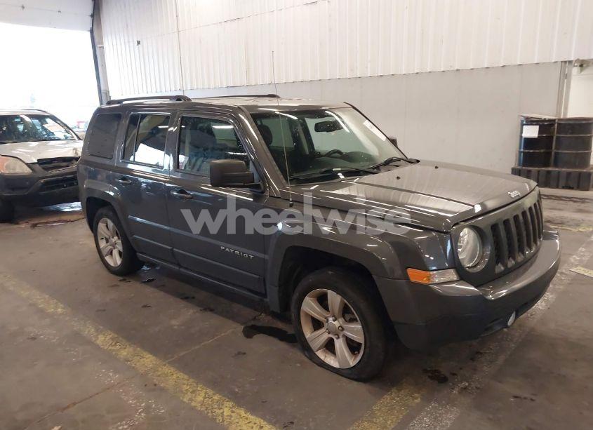 2017 Jeep Patriot LATITUDE FWD (VIN 1C4NJPFA1HD136671) main photo
