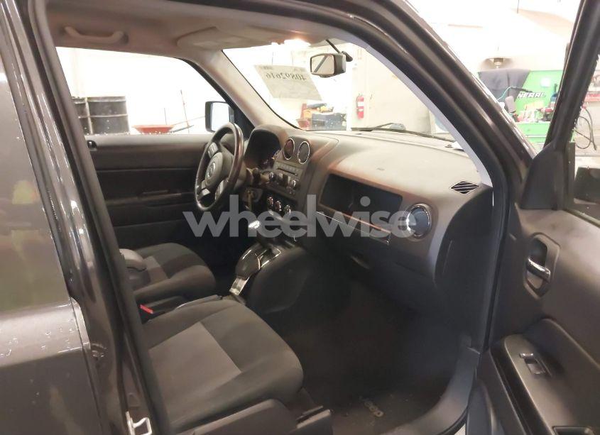 Photo 5 of 2017 Jeep Patriot LATITUDE FWD (VIN 1C4NJPFA1HD136671)