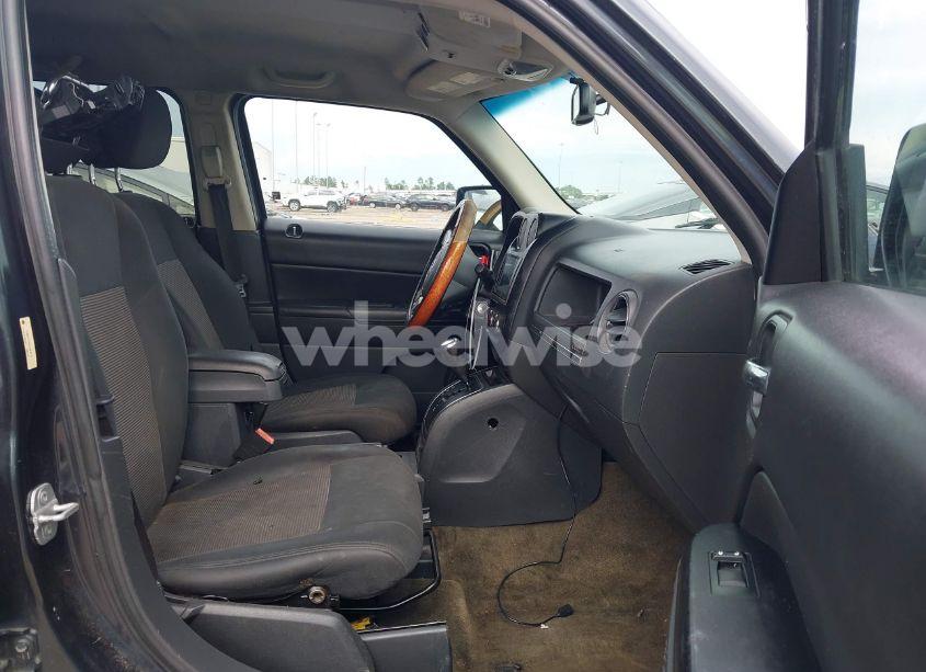 Photo 5 of 2014 Jeep Patriot LATITUDE (VIN 1C4NJPFA2ED564275)