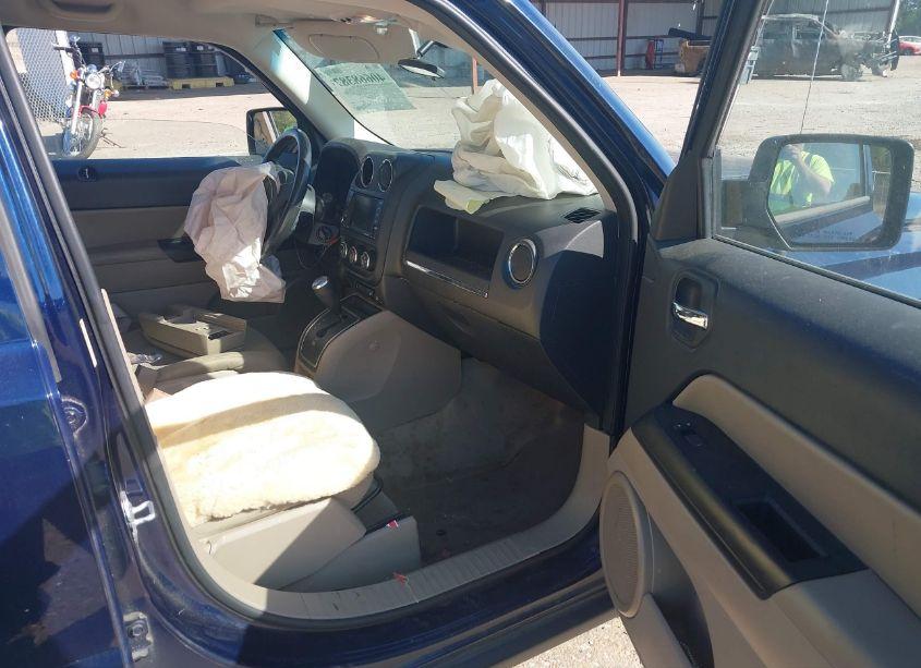 Photo 5 of 2014 Jeep Patriot LATITUDE (VIN 1C4NJPFA2ED600644)