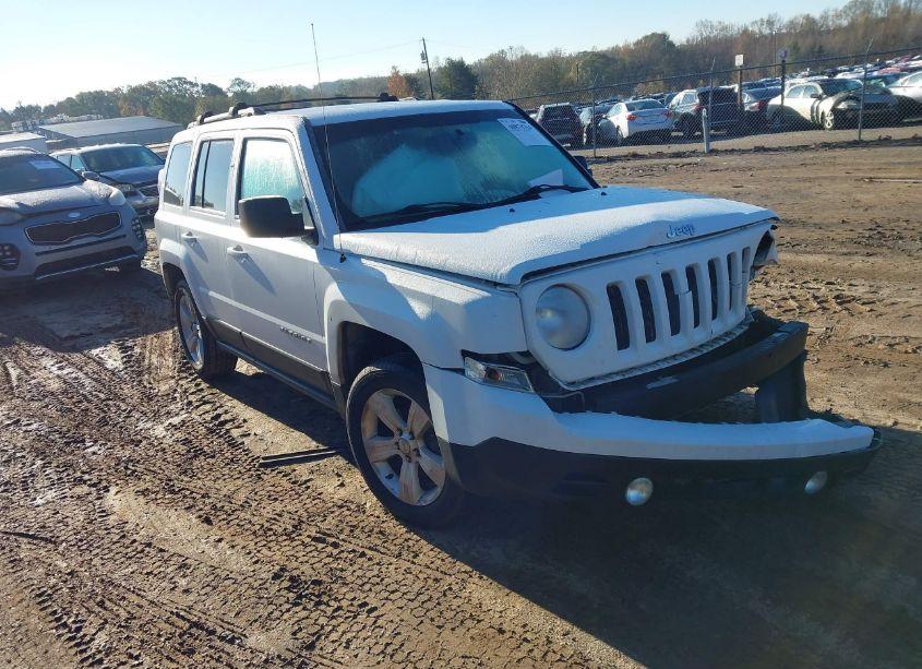 2014 Jeep Patriot LATITUDE (VIN 1C4NJPFA2ED698557) main photo