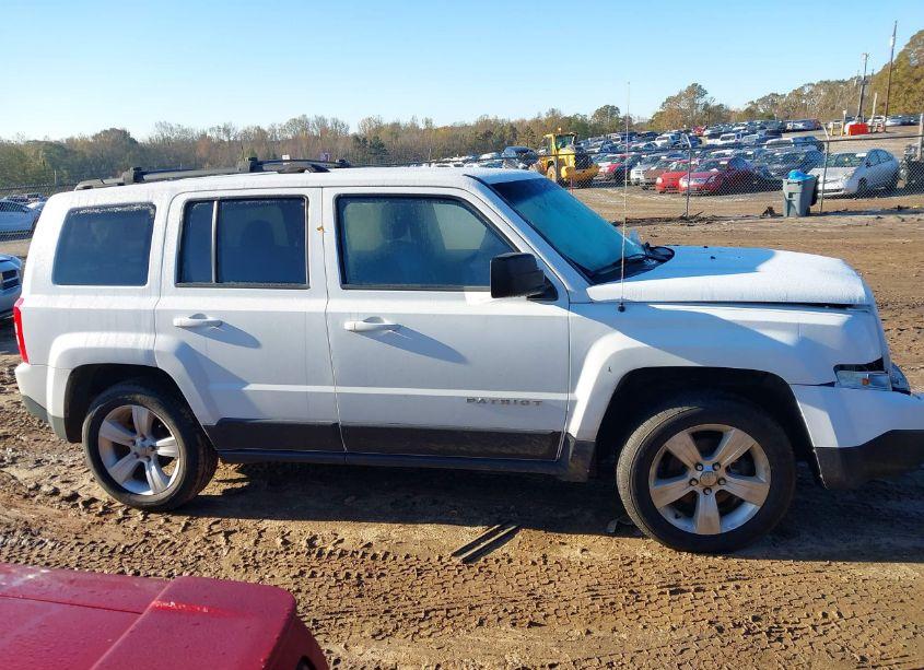 Photo 13 of 2014 Jeep Patriot LATITUDE (VIN 1C4NJPFA2ED698557)