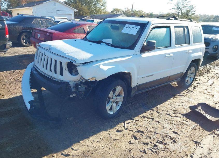 Photo 2 of 2014 Jeep Patriot LATITUDE (VIN 1C4NJPFA2ED698557)