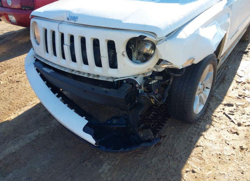 Photo 6 of 2014 Jeep Patriot LATITUDE (VIN 1C4NJPFA2ED698557)