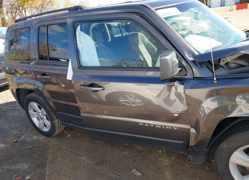 Photo 14 of 2016 Jeep Patriot LATITUDE (VIN 1C4NJPFA2GD722360)