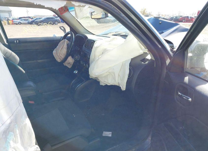 Photo 5 of 2016 Jeep Patriot LATITUDE (VIN 1C4NJPFA2GD722360)