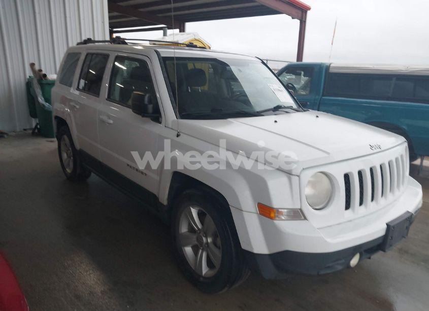 2014 Jeep Patriot LATITUDE (VIN 1C4NJPFA3ED618523) main photo