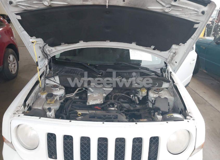 Photo 10 of 2014 Jeep Patriot LATITUDE (VIN 1C4NJPFA3ED618523)