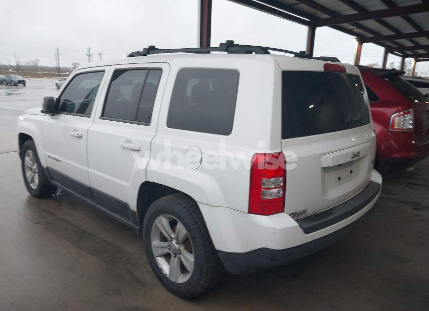 Photo 3 of 2014 Jeep Patriot LATITUDE (VIN 1C4NJPFA3ED618523)