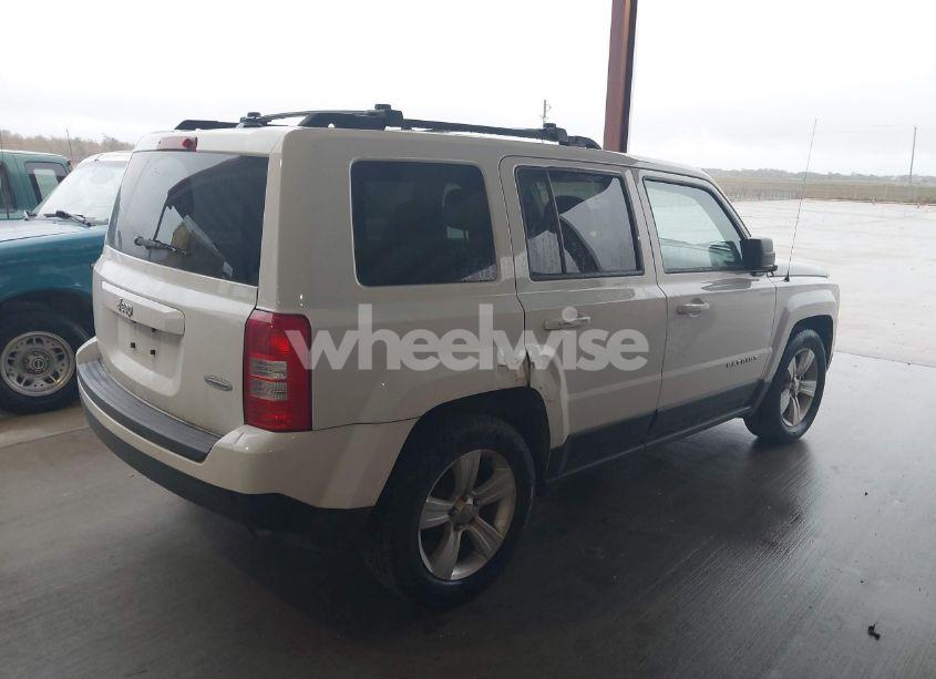 Photo 4 of 2014 Jeep Patriot LATITUDE (VIN 1C4NJPFA3ED618523)