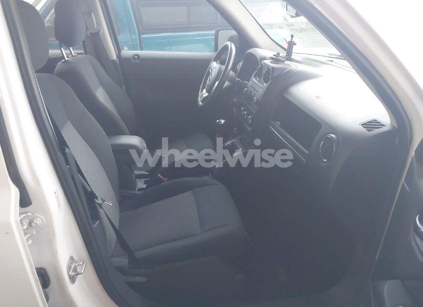 Photo 5 of 2014 Jeep Patriot LATITUDE (VIN 1C4NJPFA3ED618523)