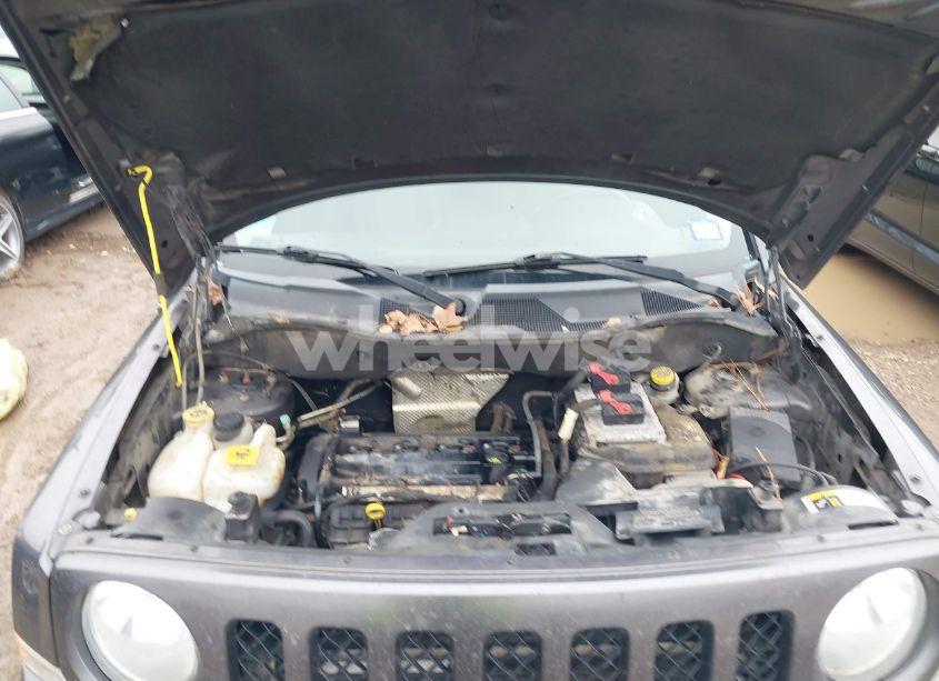 Photo 10 of 2016 Jeep Patriot LATITUDE (VIN 1C4NJPFA3GD640329)