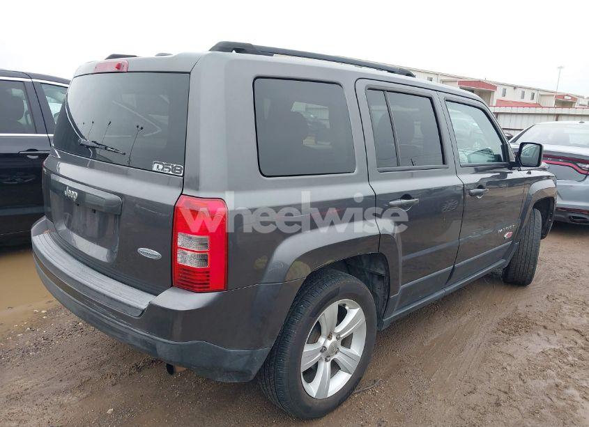 Photo 4 of 2016 Jeep Patriot LATITUDE (VIN 1C4NJPFA3GD640329)