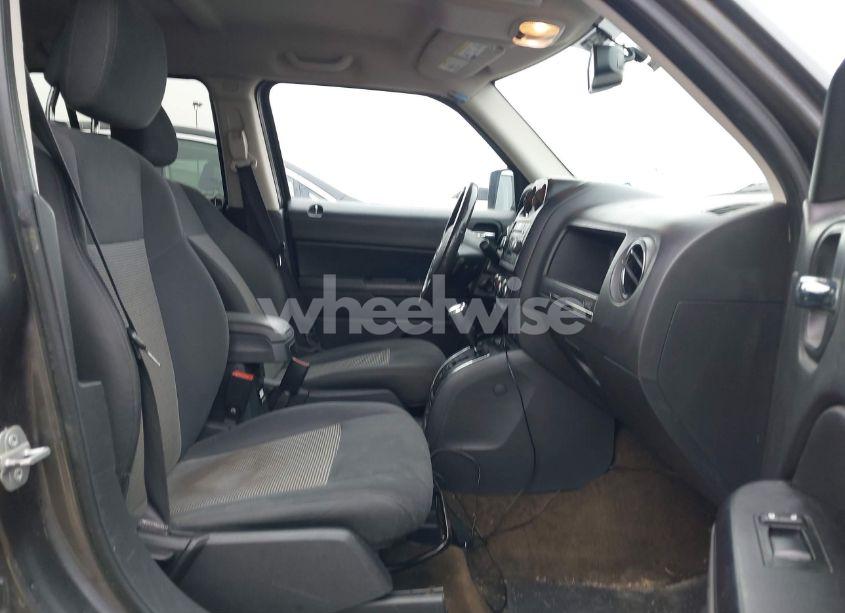 Photo 5 of 2016 Jeep Patriot LATITUDE (VIN 1C4NJPFA3GD640329)