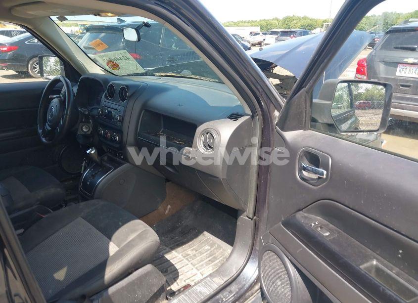 Photo 5 of 2014 Jeep Patriot LATITUDE (VIN 1C4NJPFA4ED690637)