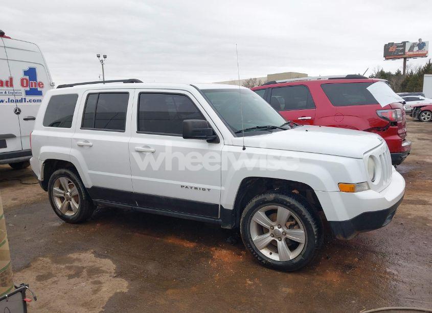 Photo 13 of 2014 Jeep Patriot LATITUDE (VIN 1C4NJPFA5ED701144)
