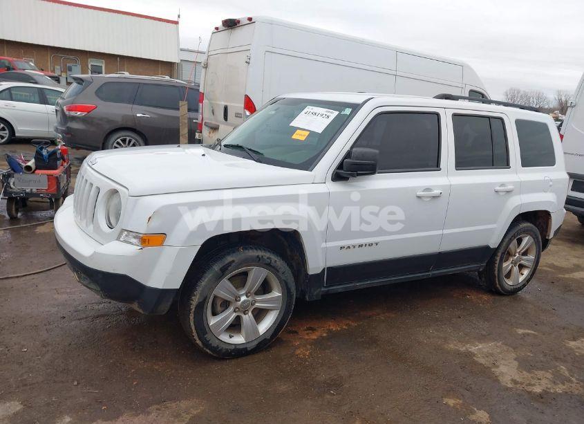 Photo 14 of 2014 Jeep Patriot LATITUDE (VIN 1C4NJPFA5ED701144)