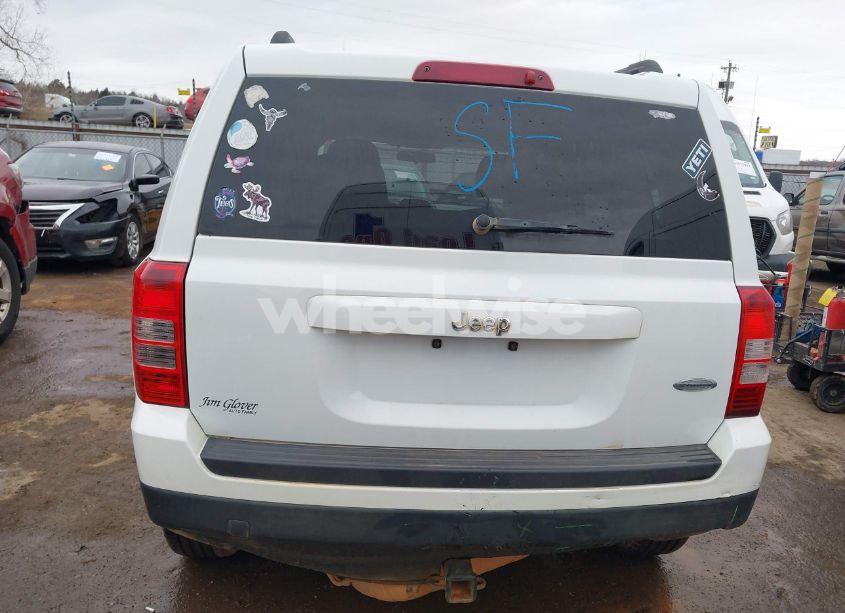 Photo 16 of 2014 Jeep Patriot LATITUDE (VIN 1C4NJPFA5ED701144)