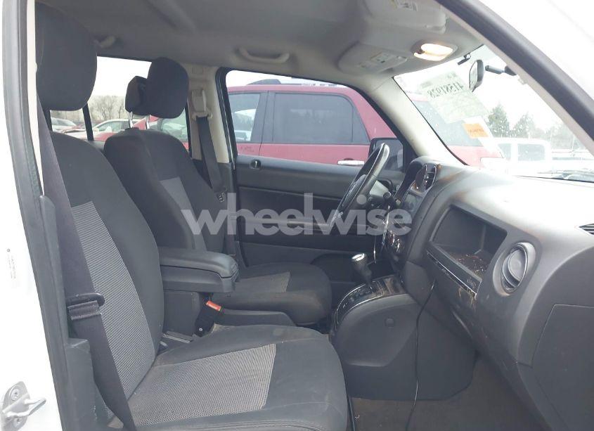 Photo 5 of 2014 Jeep Patriot LATITUDE (VIN 1C4NJPFA5ED701144)