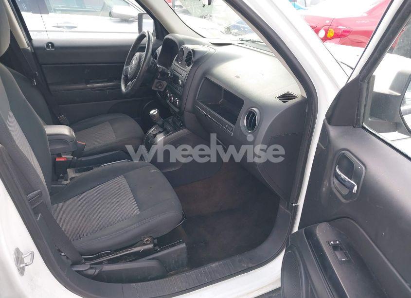 Photo 5 of 2014 Jeep Patriot LATITUDE (VIN 1C4NJPFA6ED502457)