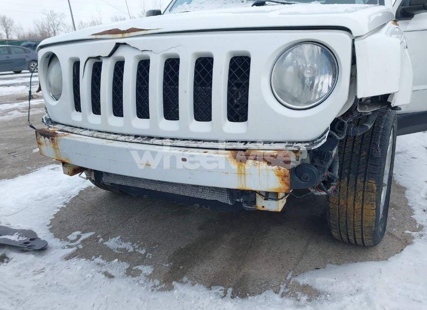 Photo 6 of 2014 Jeep Patriot LATITUDE (VIN 1C4NJPFA6ED502457)