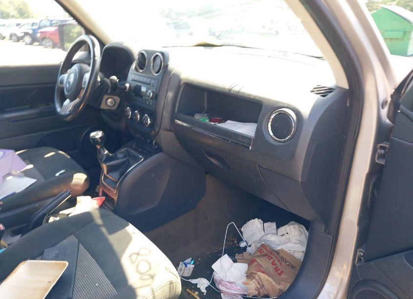 Photo 5 of 2016 Jeep Patriot LATITUDE (VIN 1C4NJPFA8GD711041)