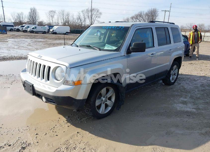 Photo 2 of 2014 Jeep Patriot LATITUDE (VIN 1C4NJPFA9ED513288)