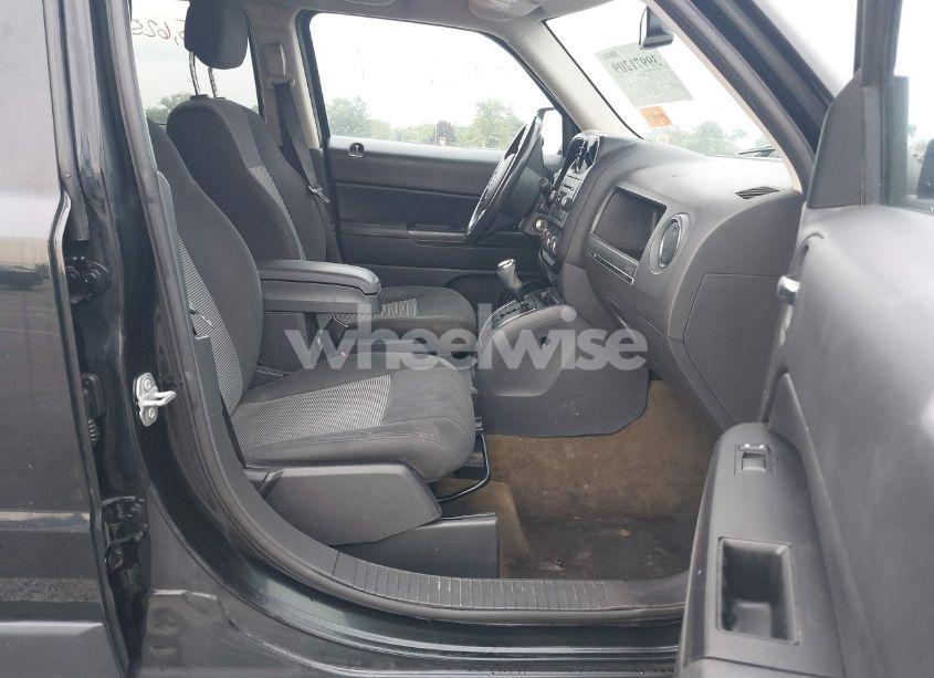 Photo 5 of 2016 Jeep Patriot LATITUDE (VIN 1C4NJPFA9GD794589)