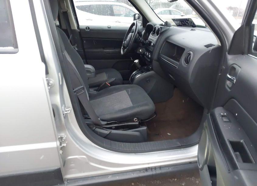 Photo 5 of 2013 Jeep Patriot LATITUDE (VIN 1C4NJPFAXDD260397)