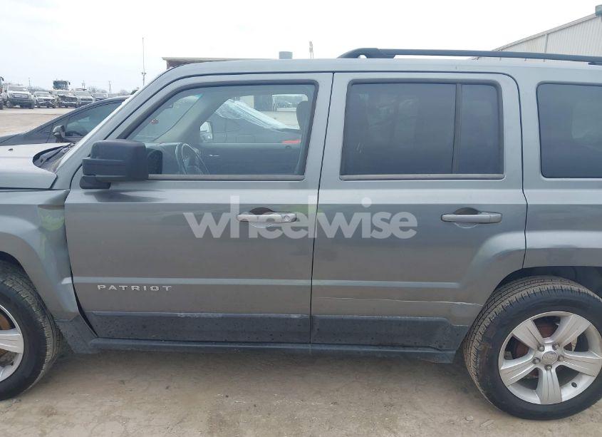 Photo 14 of 2014 Jeep Patriot LATITUDE (VIN 1C4NJPFAXED507693)