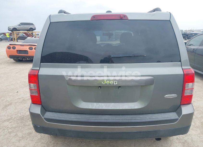 Photo 16 of 2014 Jeep Patriot LATITUDE (VIN 1C4NJPFAXED507693)