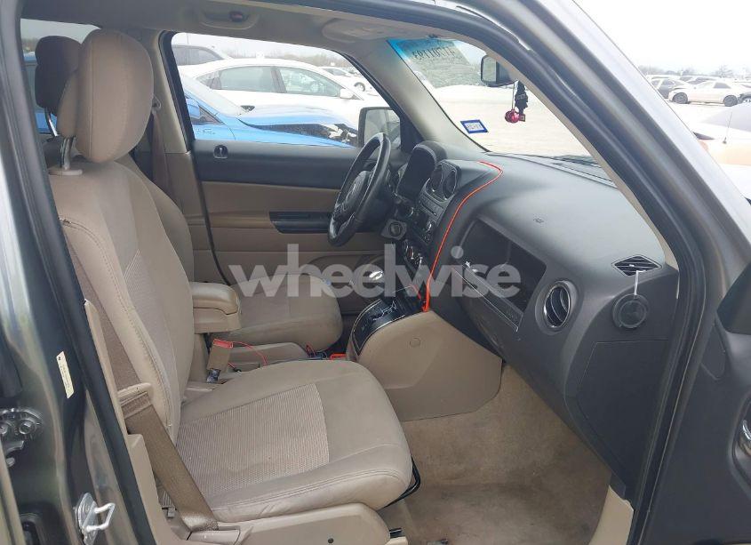 Photo 5 of 2014 Jeep Patriot LATITUDE (VIN 1C4NJPFAXED507693)