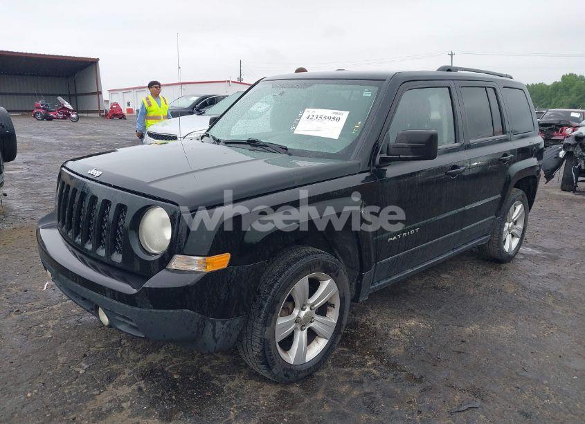 Photo 2 of 2014 Jeep Patriot LATITUDE (VIN 1C4NJPFAXED577162)