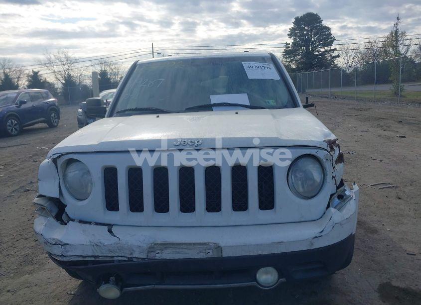 Photo 11 of 2014 Jeep Patriot LATITUDE (VIN 1C4NJPFAXED659828)