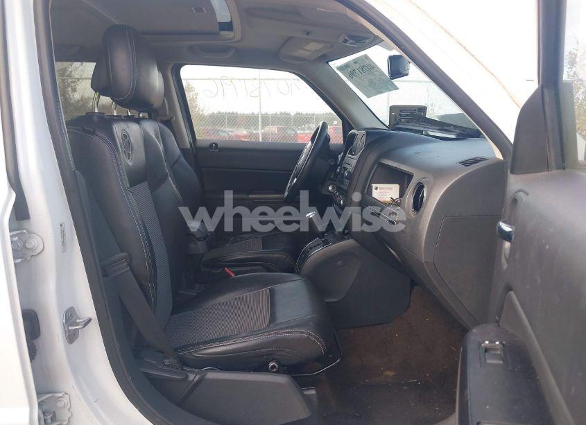 Photo 5 of 2014 Jeep Patriot LATITUDE (VIN 1C4NJPFAXED659828)