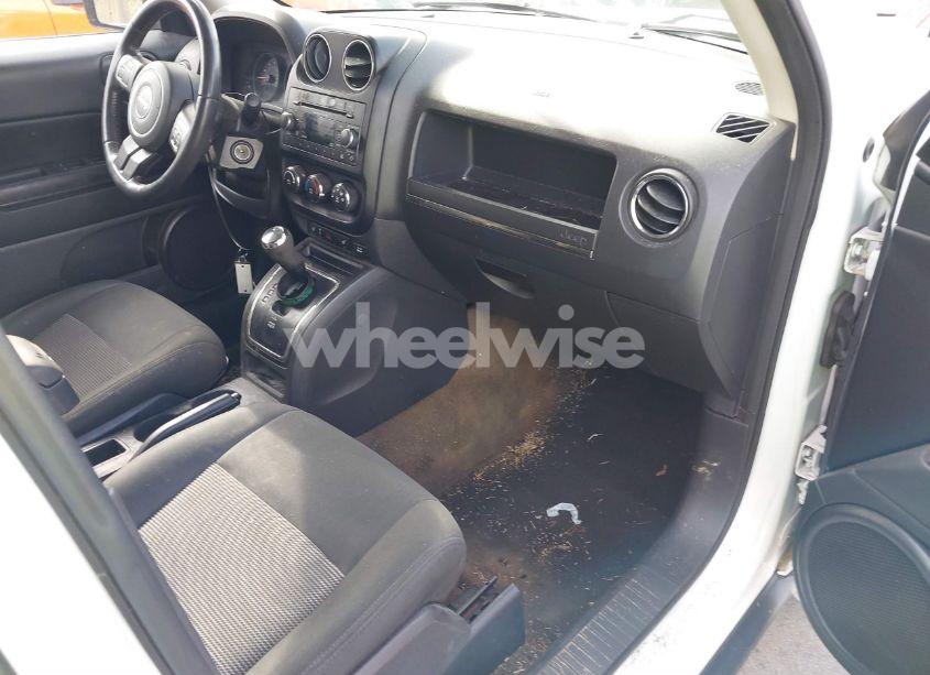 Photo 5 of 2016 Jeep Patriot LATITUDE (VIN 1C4NJPFAXGD715706)