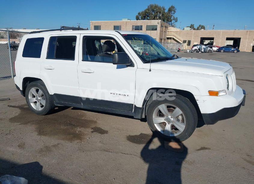 2016 Jeep Patriot LATITUDE (VIN 1C4NJPFAXGD794505) main photo