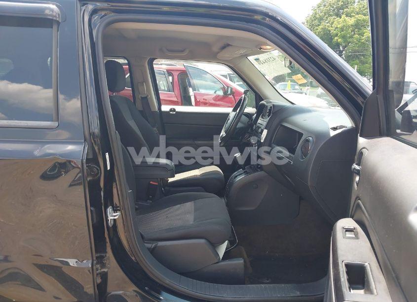 Photo 5 of 2014 Jeep Patriot LATITUDE (VIN 1C4NJPFB0ED666201)