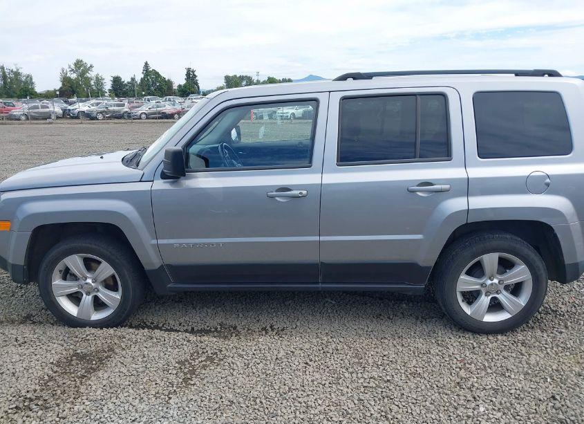 Photo 15 of 2015 Jeep Patriot LATITUDE (VIN 1C4NJPFB0FD297700)