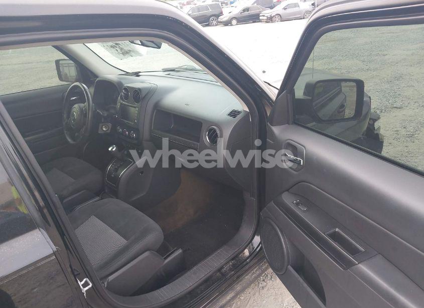 Photo 5 of 2016 Jeep Patriot LATITUDE (VIN 1C4NJPFB1GD651662)