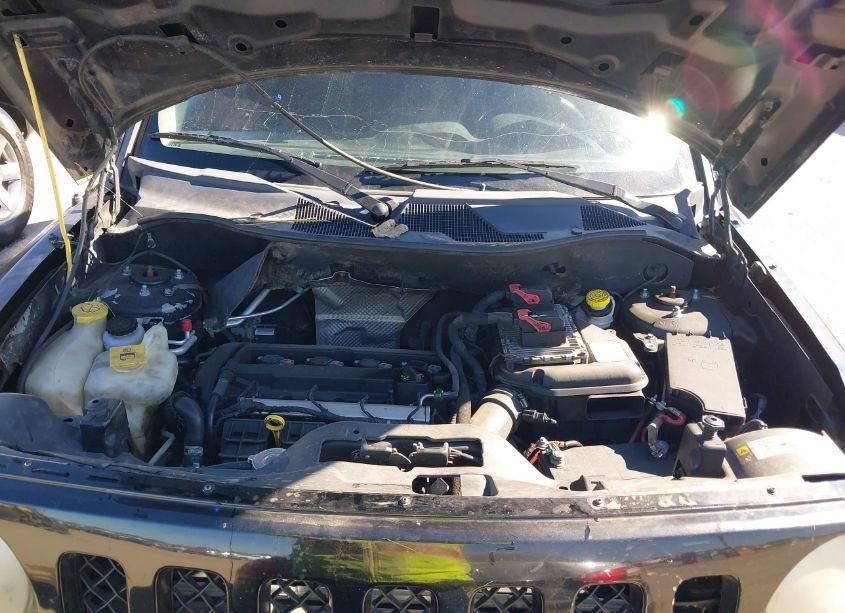 Photo 10 of 2013 Jeep Patriot LATITUDE (VIN 1C4NJPFB2DD116478)