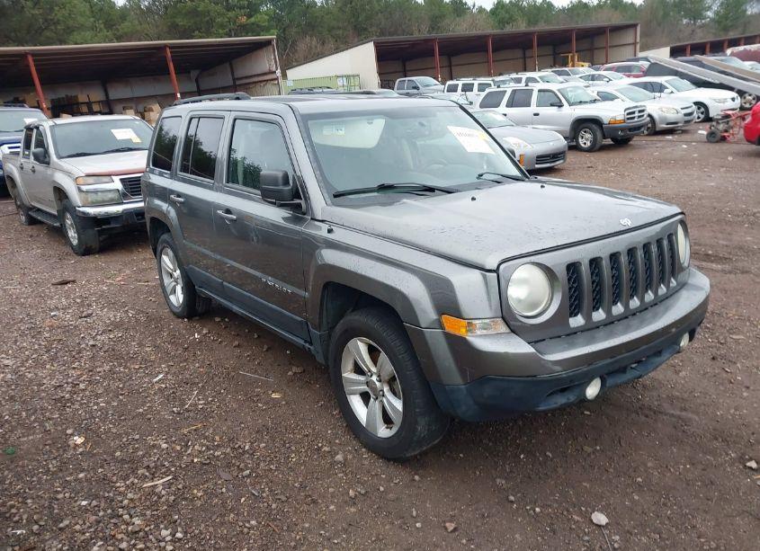 2013 Jeep Patriot LATITUDE (VIN 1C4NJPFB2DD166152) main photo