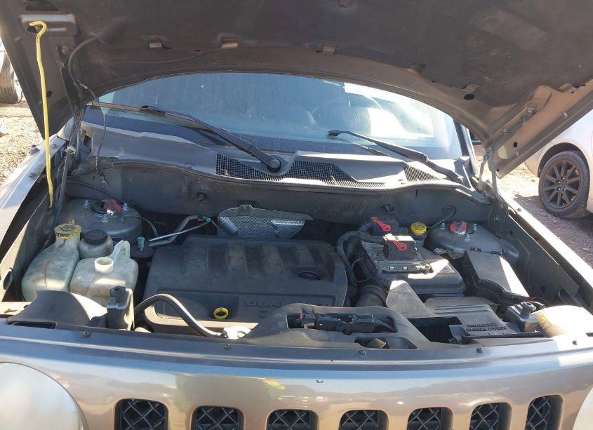 Photo 10 of 2013 Jeep Patriot LATITUDE (VIN 1C4NJPFB2DD166152)