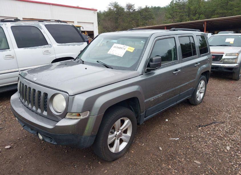 Photo 2 of 2013 Jeep Patriot LATITUDE (VIN 1C4NJPFB2DD166152)