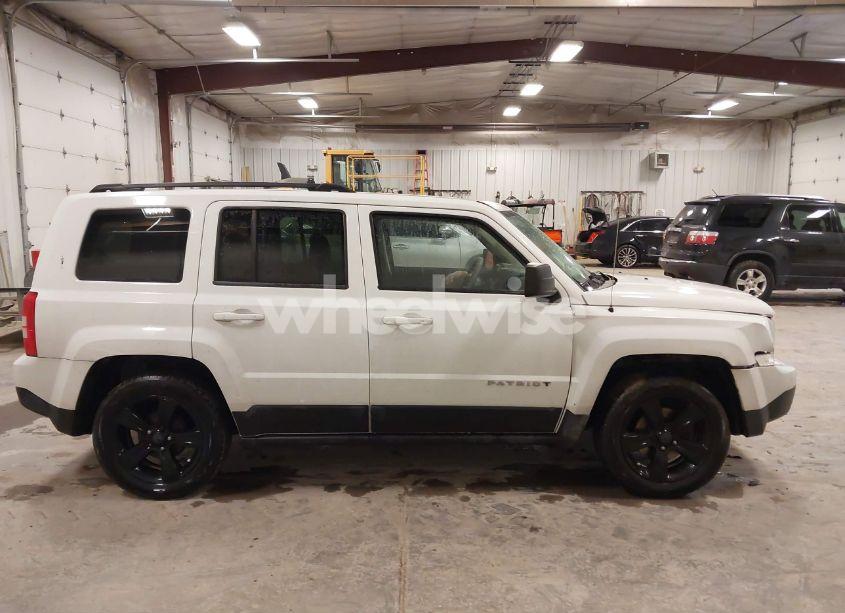 Photo 13 of 2016 Jeep Patriot LATITUDE (VIN 1C4NJPFB2GD620887)