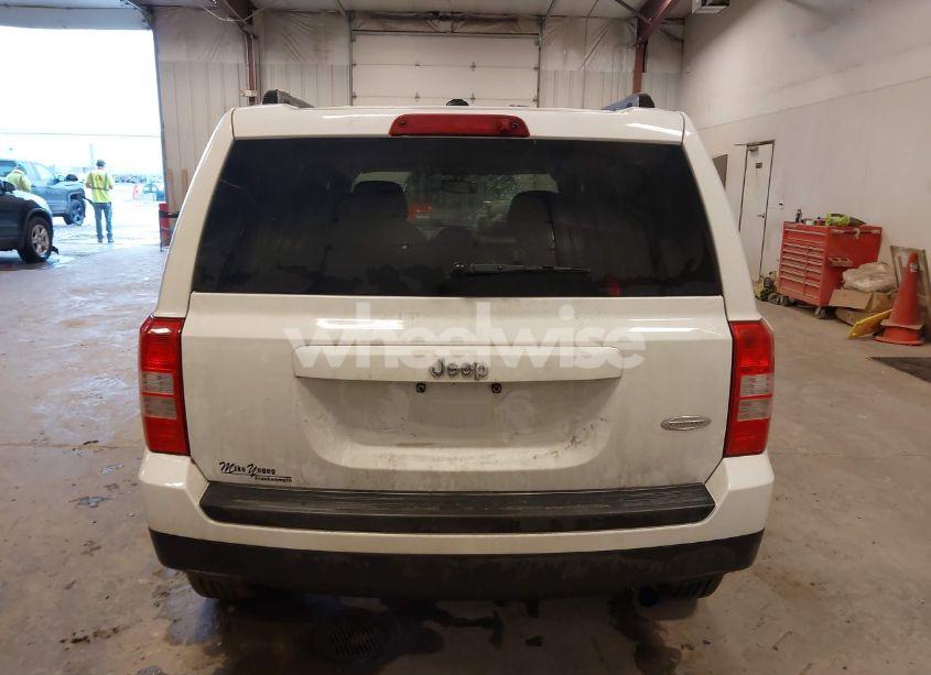 Photo 16 of 2016 Jeep Patriot LATITUDE (VIN 1C4NJPFB2GD620887)