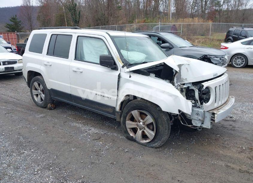 2017 Jeep Patriot LATITUDE FWD (VIN 1C4NJPFB2HD161944) main photo