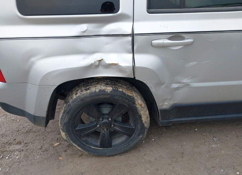 Photo 13 of 2014 Jeep Patriot LATITUDE (VIN 1C4NJPFB3ED560325)