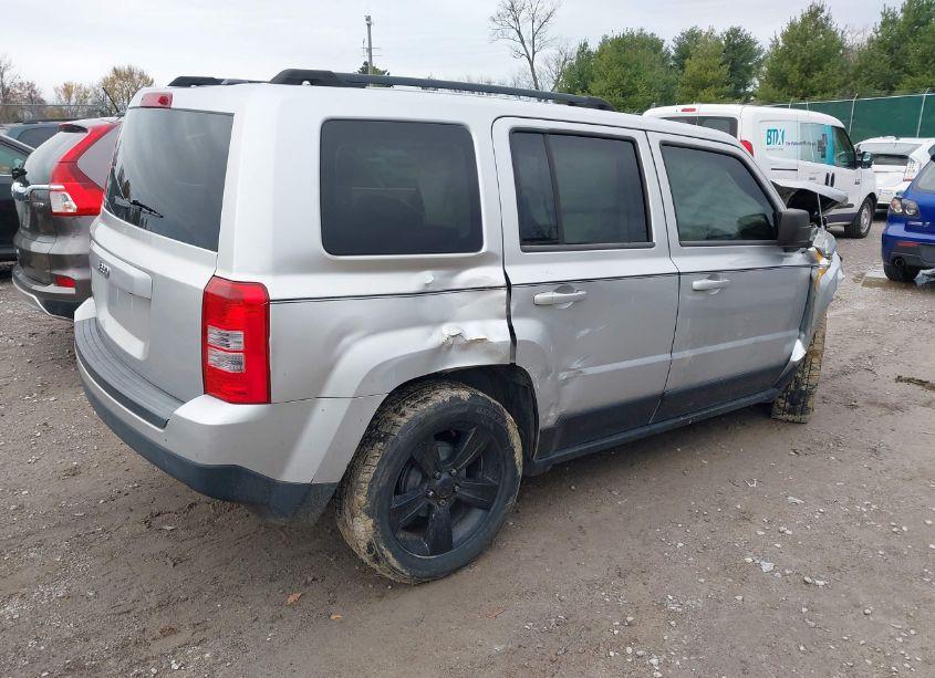 Photo 4 of 2014 Jeep Patriot LATITUDE (VIN 1C4NJPFB3ED560325)